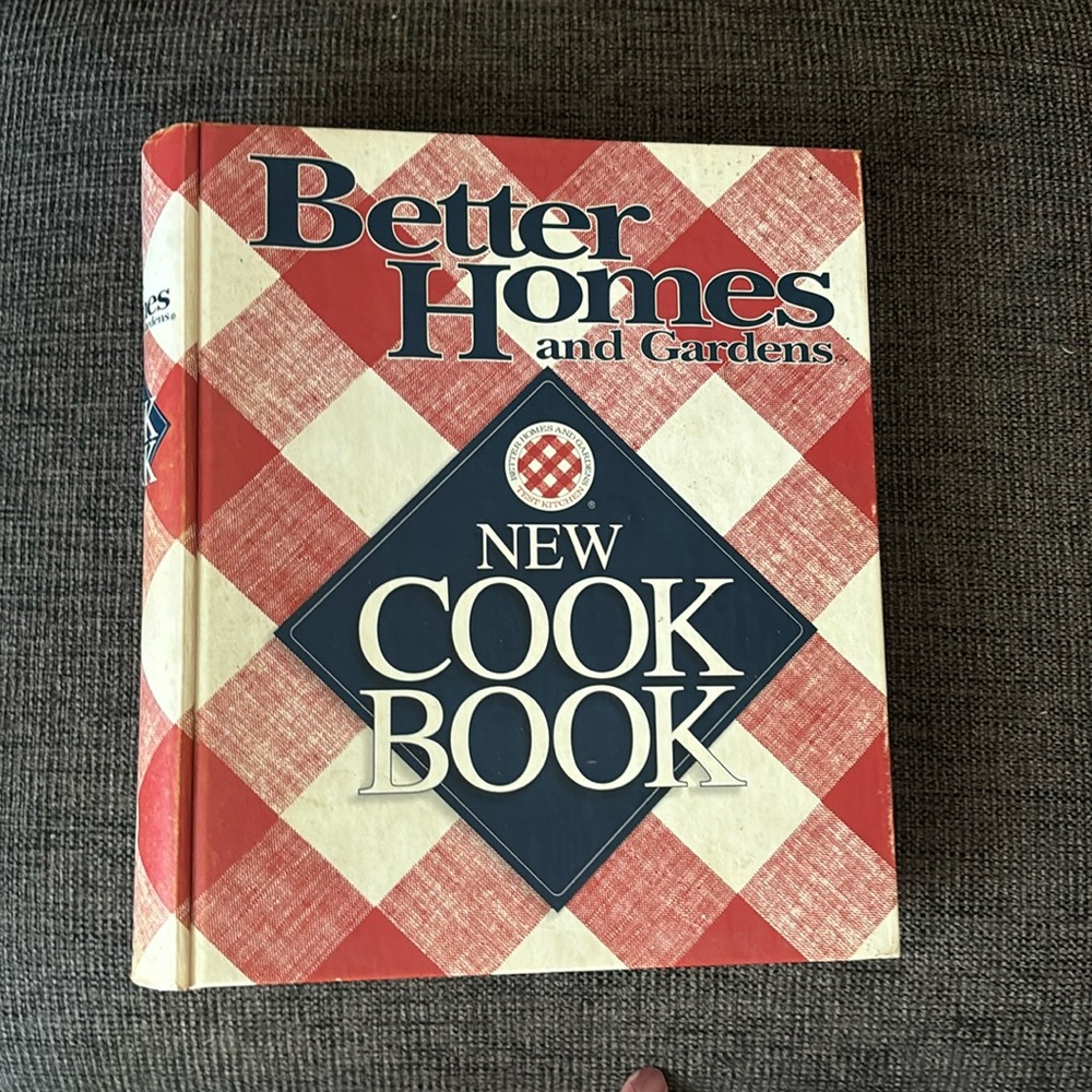 Better Homes and Gardens New Cook Book. Copy right 1996. - Picture 1 of 3